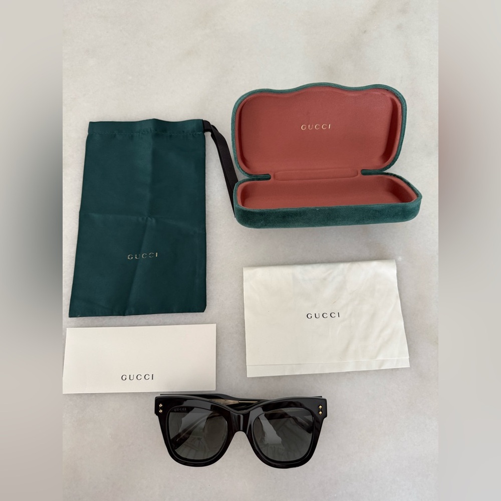 🎀GUCCI sunglasses model GG1082S (001) black in excellent used condition🎀